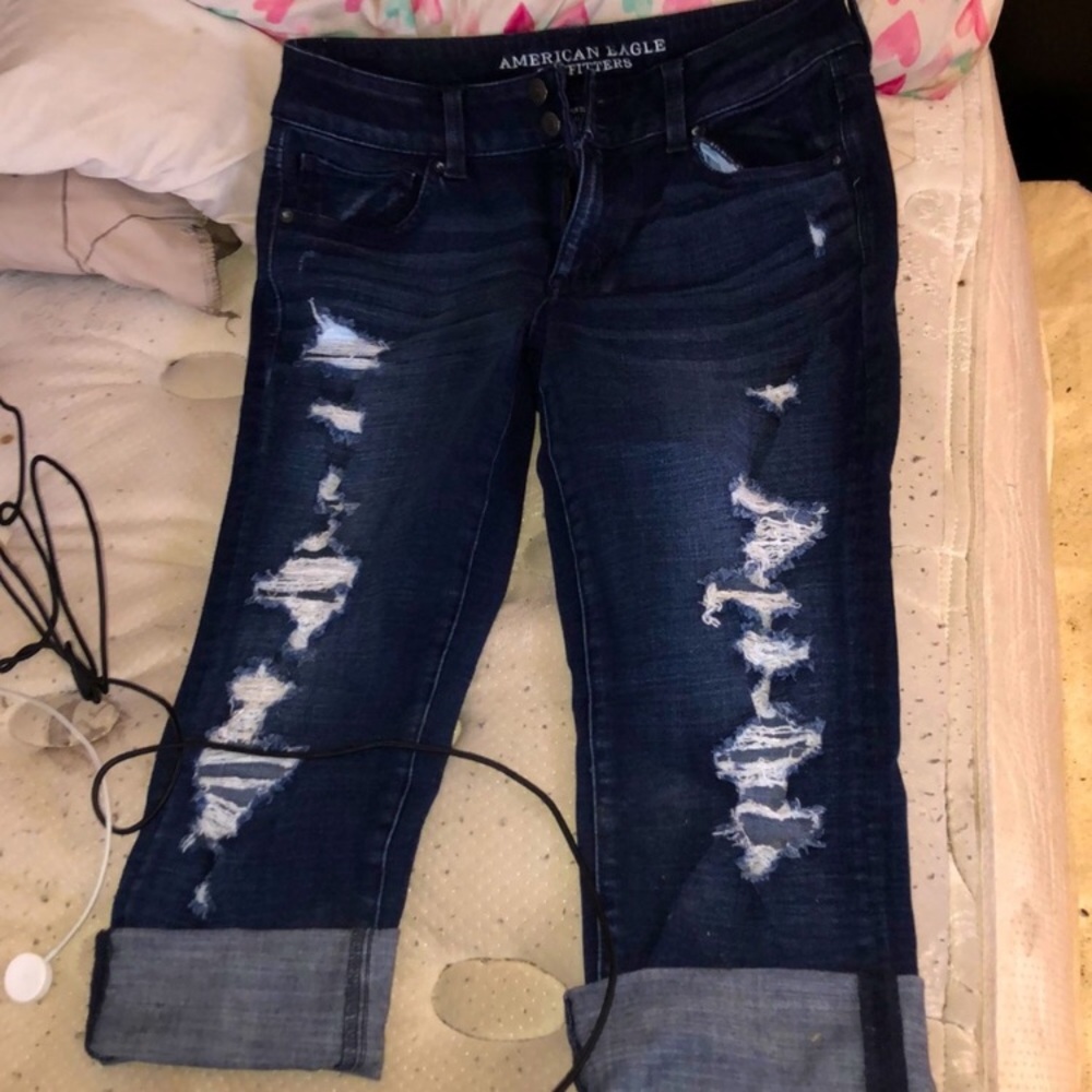 American eagle distressed capri pants